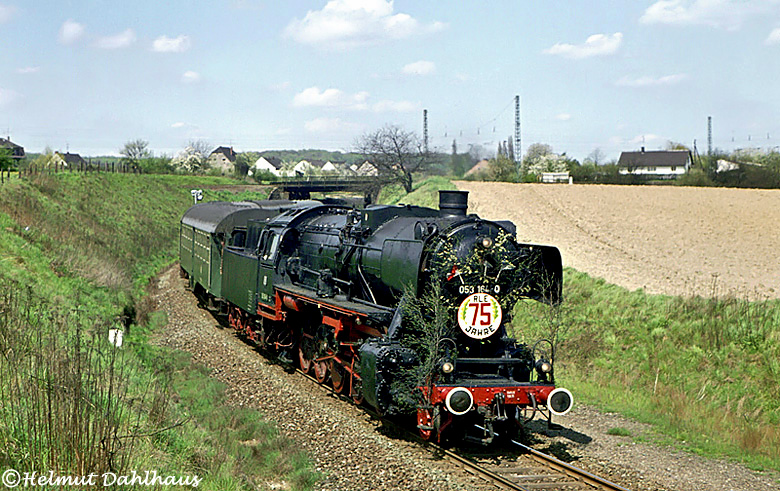 053 164 Sdz nach Neheim-Hüsten RLE, bei Schwerte Ost, 06.05.1975 — © Helmut Dahlhaus